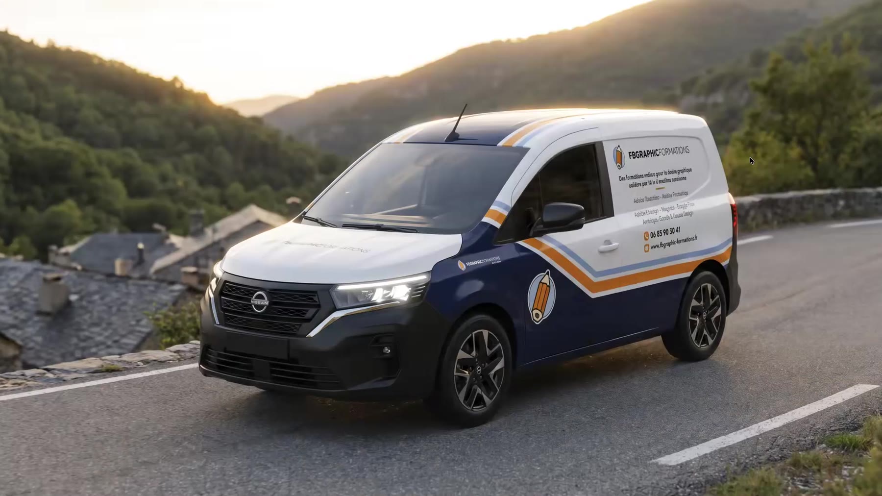 Scène 3 - sortie d’épingle au coucher Claude Magnific - scène 3 sortie d’épingle au coucher du soleil avec le Nissan Townstar habillé du covering fbgraphic